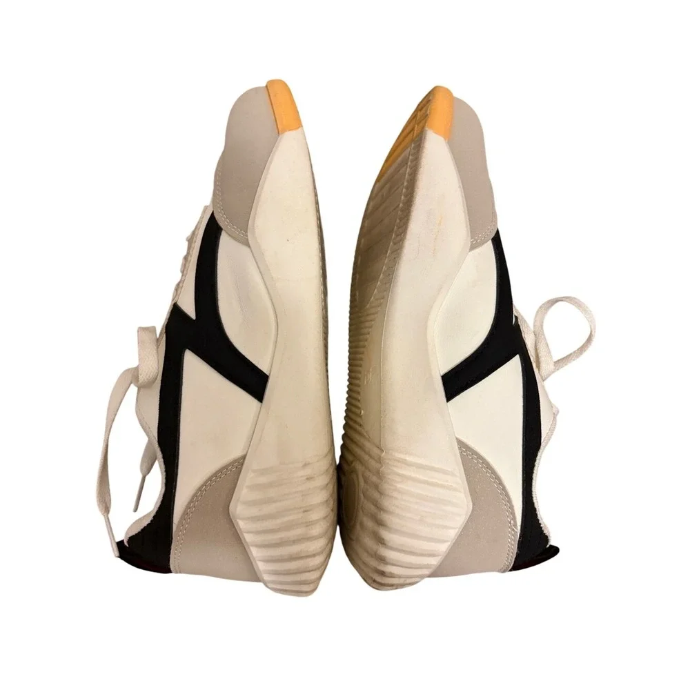 De Florence Casual Lace-Up Sneakers in Beige and‎ Black